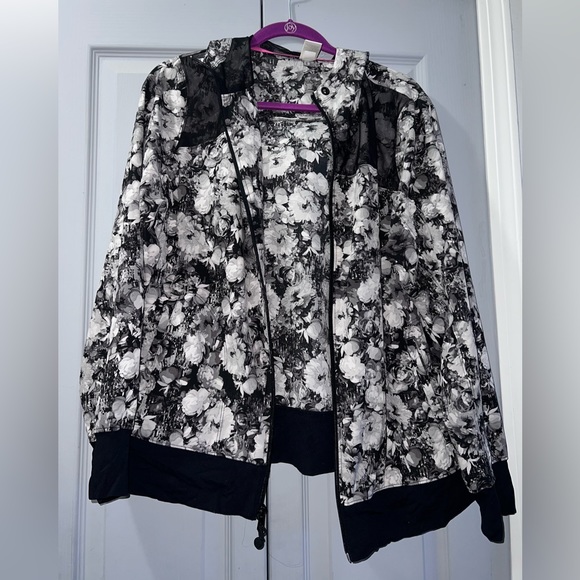 Lane Bryant Jackets & Blazers - Lane Bryant LIVI Active Woman's 14/16 Hooded Lightweight Jacket